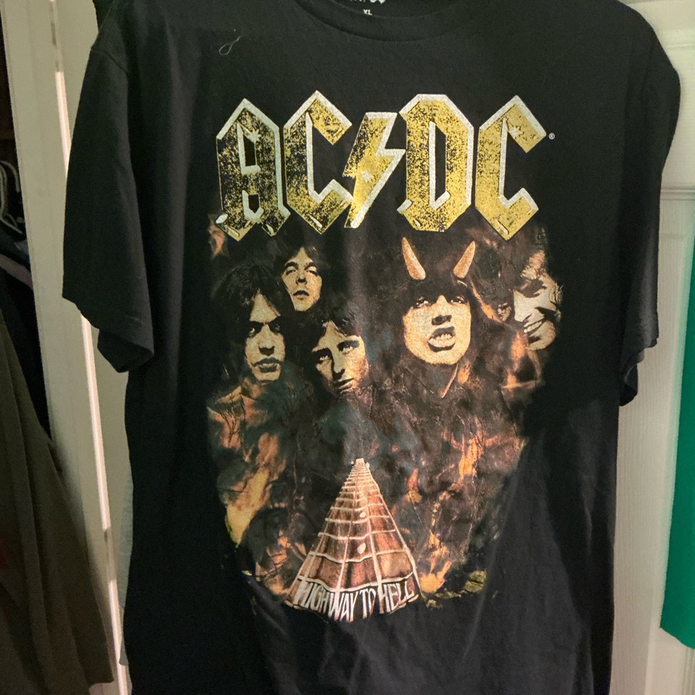 AC/DC t-shirt size womens xl